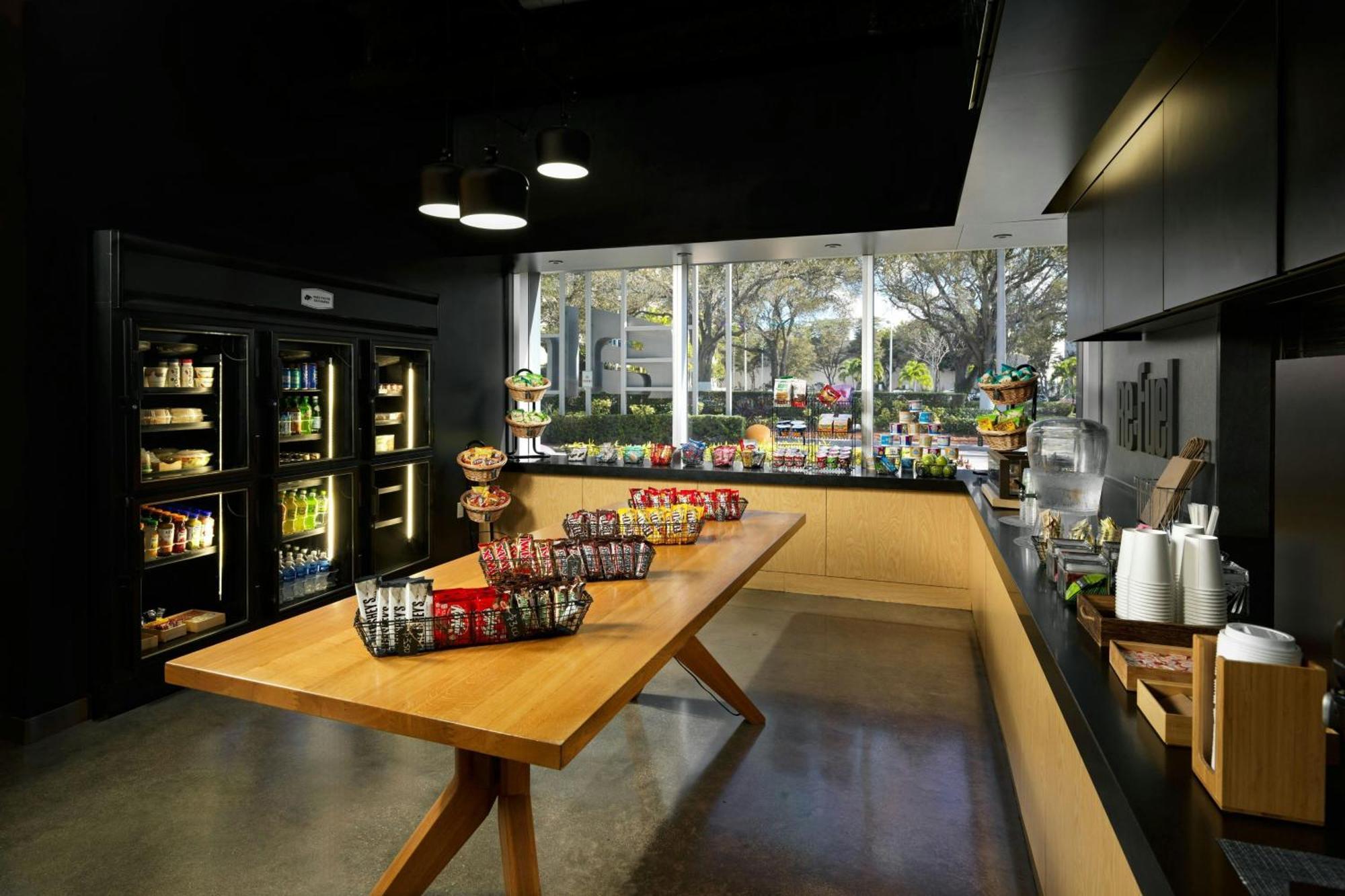 Aloft Miami Doral Hotel Екстериор снимка