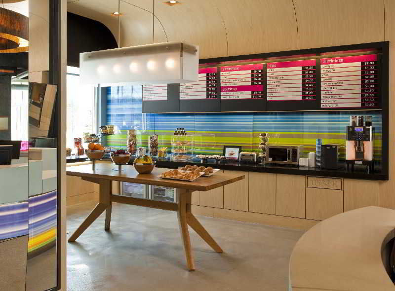 Aloft Miami Doral Hotel Екстериор снимка