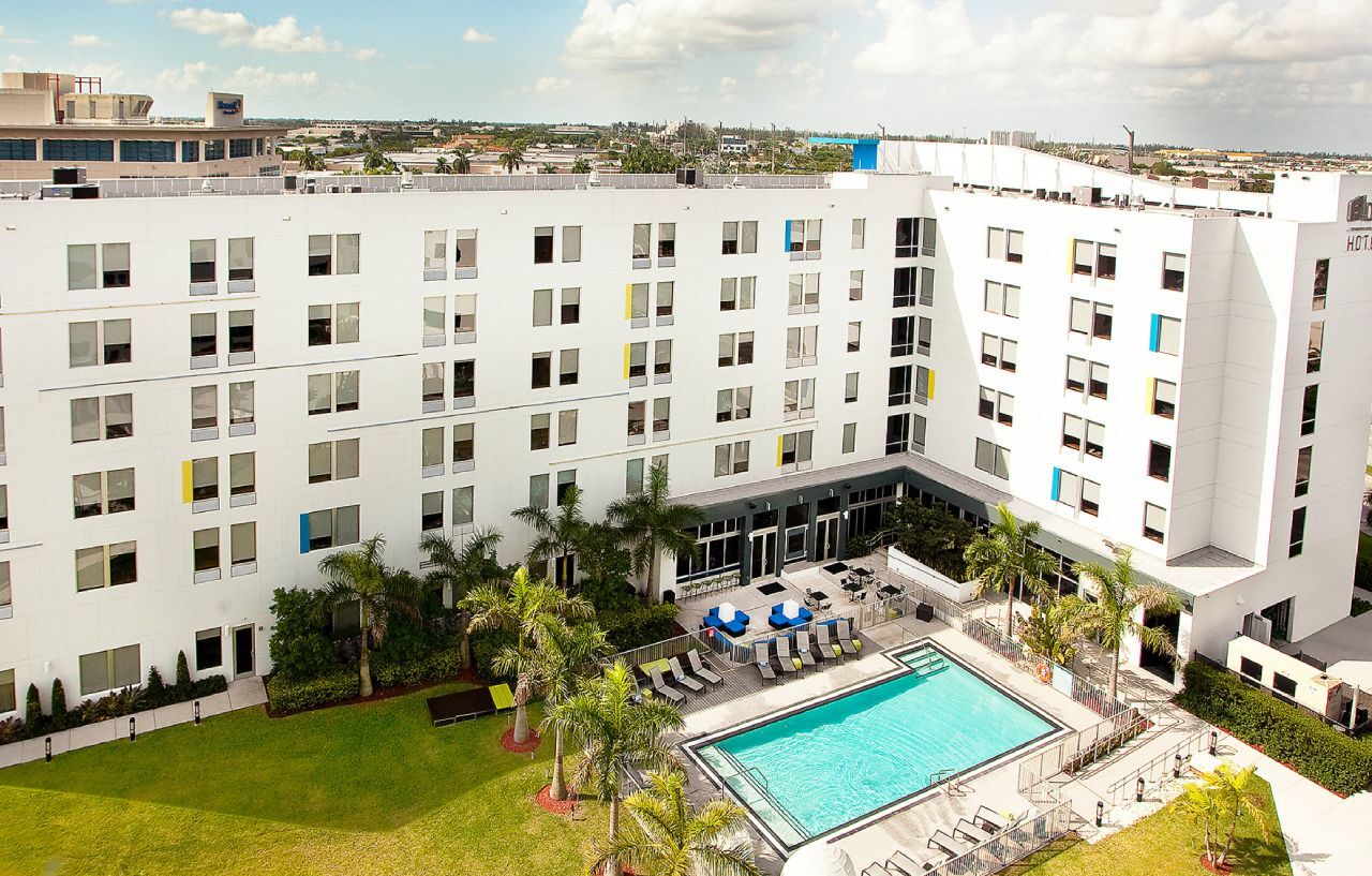 Aloft Miami Doral Hotel Екстериор снимка